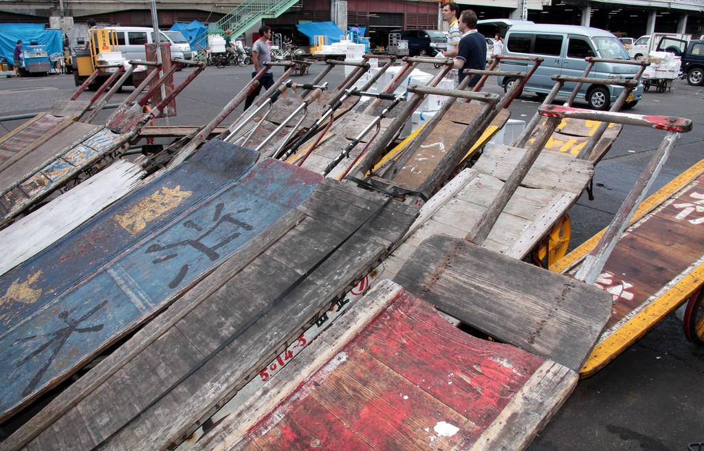 Tsukiji local fish market Tokyo Japan 東京都中央卸売市場 Tōkyō-to Chūō Oroshiuri Shijō