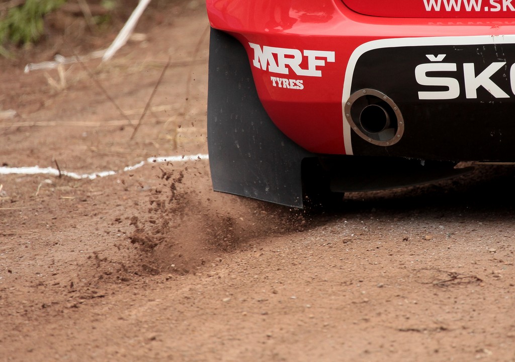 Voiture skoda rally 2014 APRC Nouvelle-Calédonie piste en terre