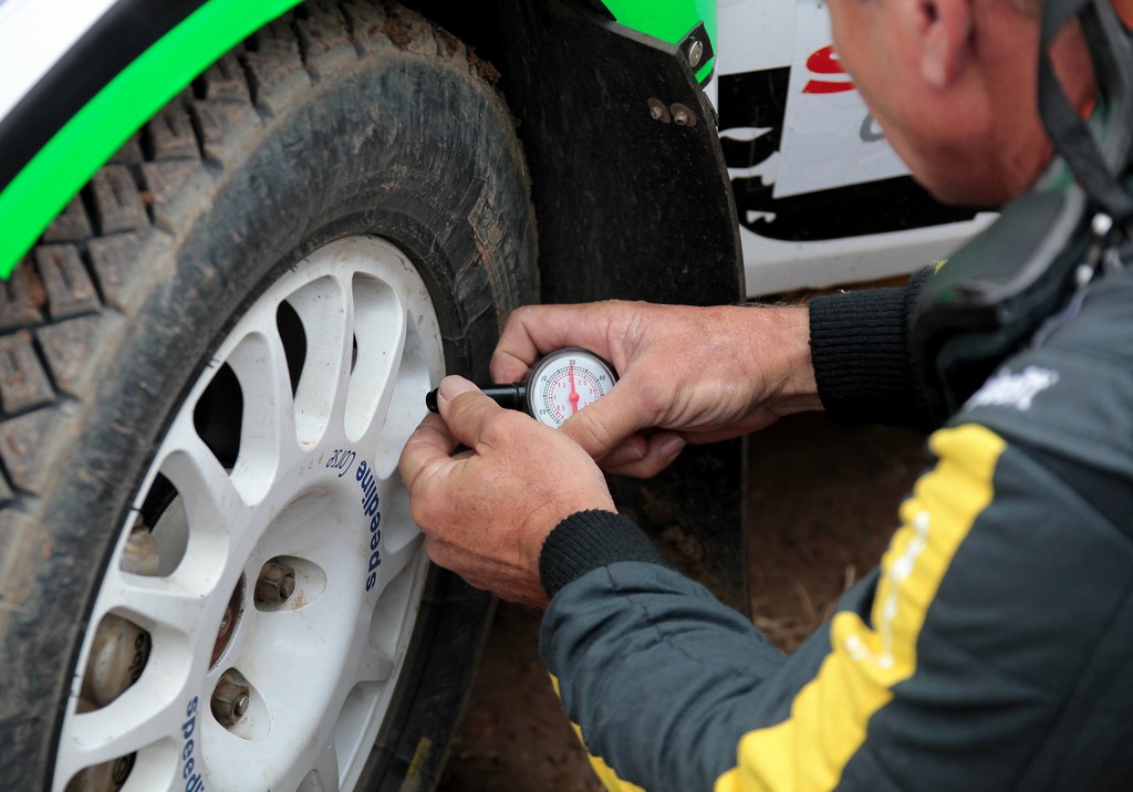 Pneumatique voiture rallye competition Nouvelle-Calédonie Epreuve 2014 APRC
