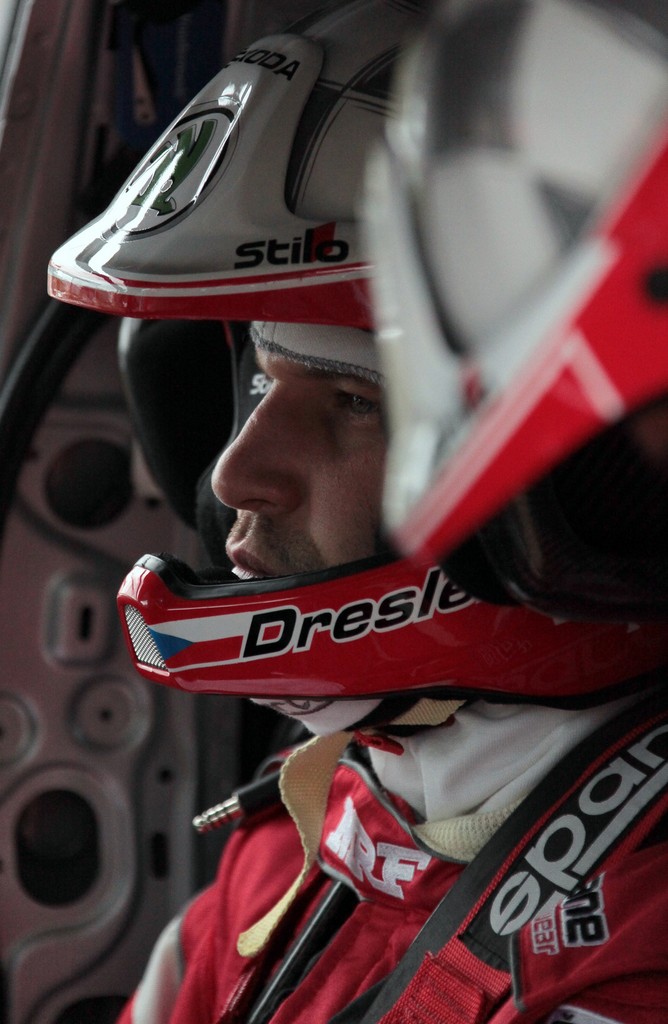 Pilote de voiture de rallye Nouvelle-Calédonie 2014 APRC sparco