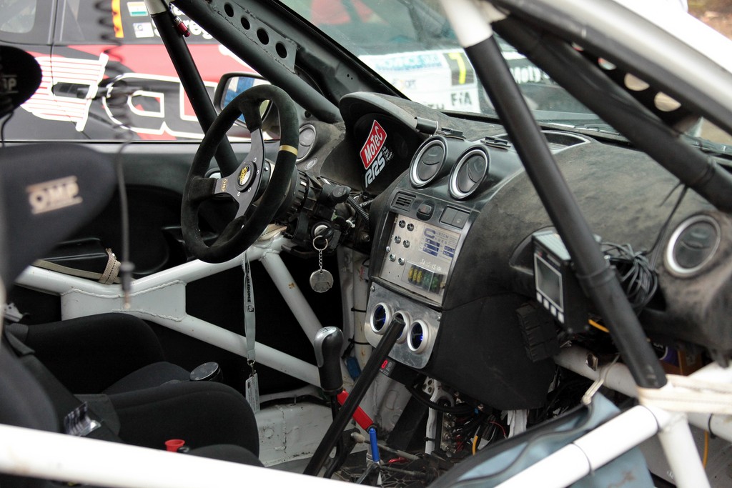 Voiture competition rallye habitacle Nouvelle-Calédonie rallye APRC 2014