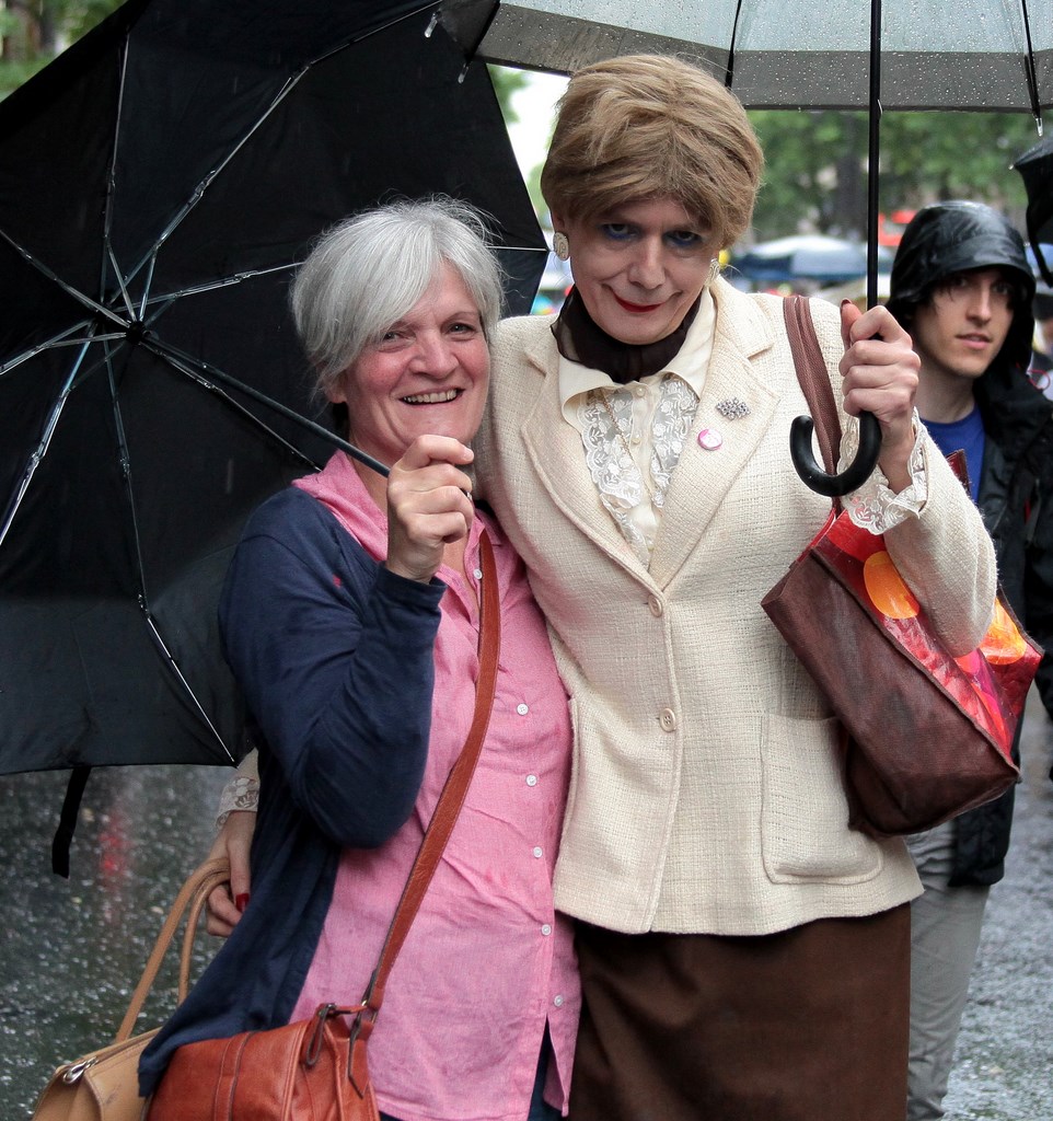 Vielle dame Gay Pride Paris 2014 fiertés lesbiennes gaies bi trans homophobie homosexuel