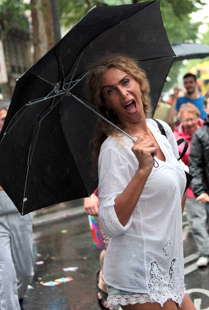 Transexuel bouche ouverte Gay Pride Paris 2014 fiertés lesbiennes gaies bi homophobie homosexuel