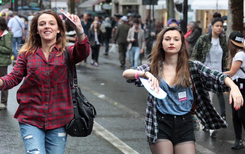 Chemise a carreaux dans la rue Gay Pride Paris 2014 fiertés lesbiennes gaies bi trans homophobie homosexuel