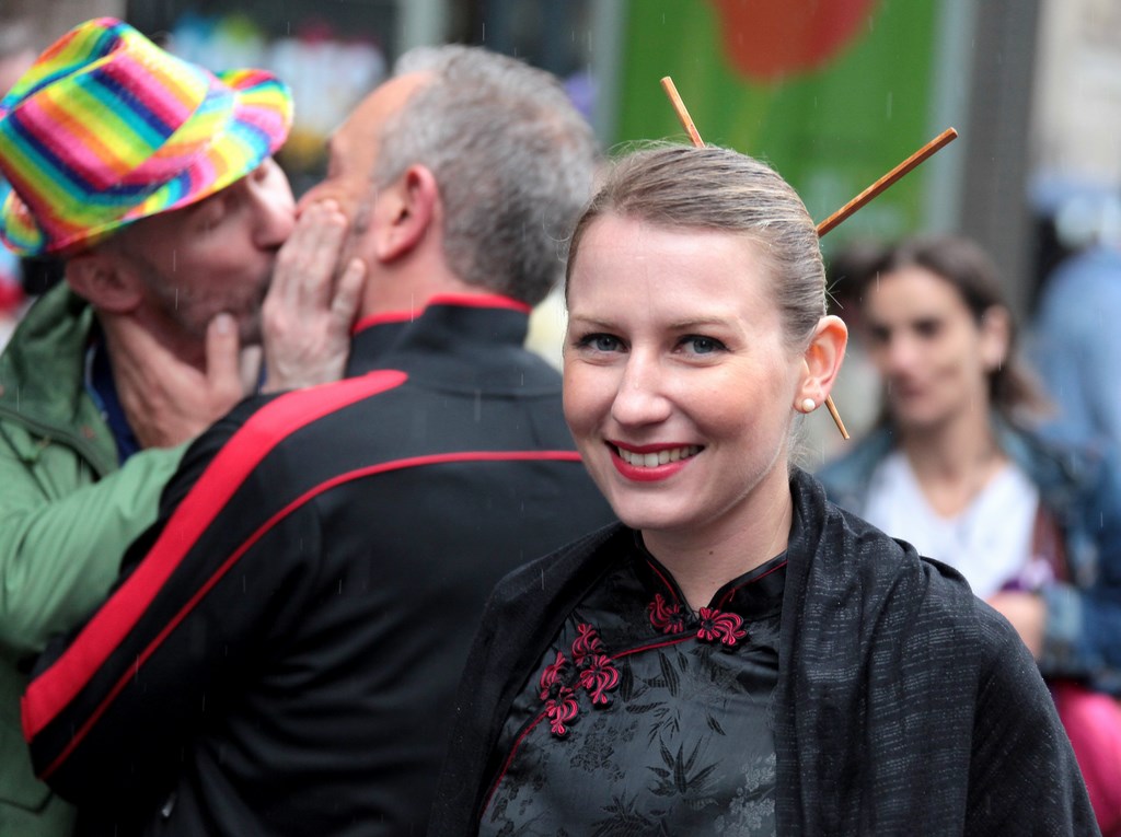 Femme style japonnais Gay Pride Paris 2014 fiertés lesbiennes gaies bi trans homophobie homosexuel