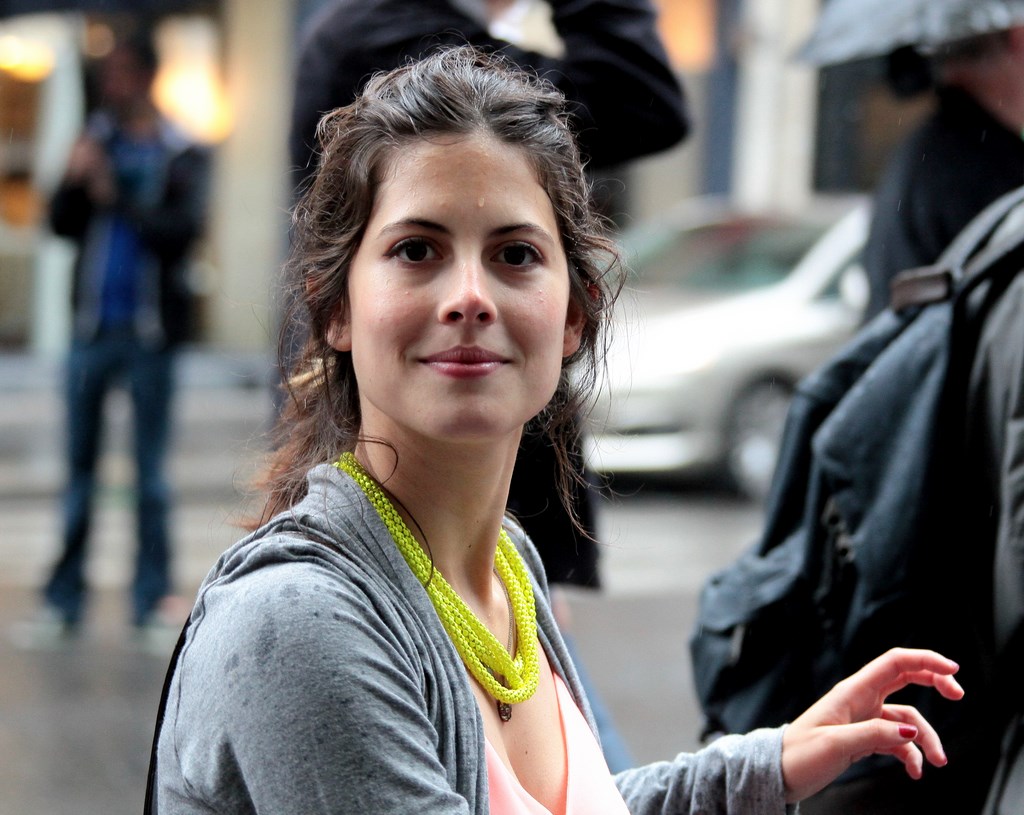 Sexy jeune femme nez pointu Gay Pride Paris 2014 fiertés lesbiennes gaies bi trans homophobie homosexuel