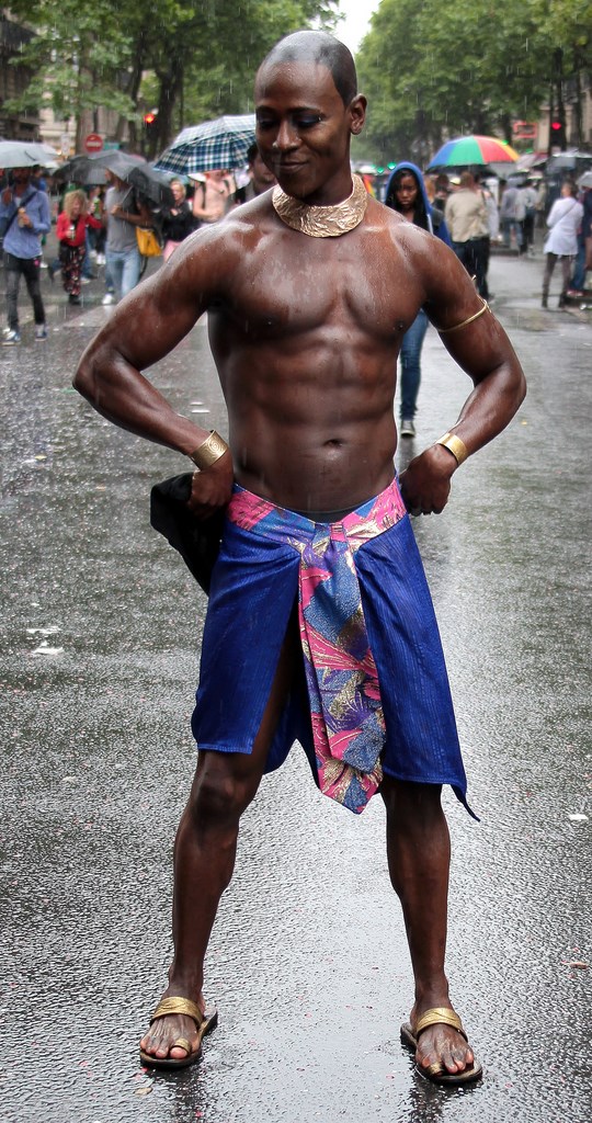 Black muscle Gay Pride Paris 2014 fiertés lesbiennes gaies bi trans homophobie homosexuel