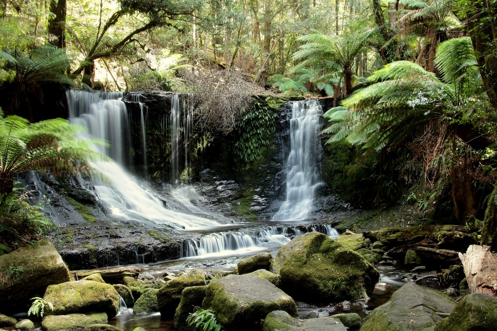 POPULAR TOURIST ATTRACTION HORSESHOE FALLS MOUNT FIELD NATIONAL PARK
