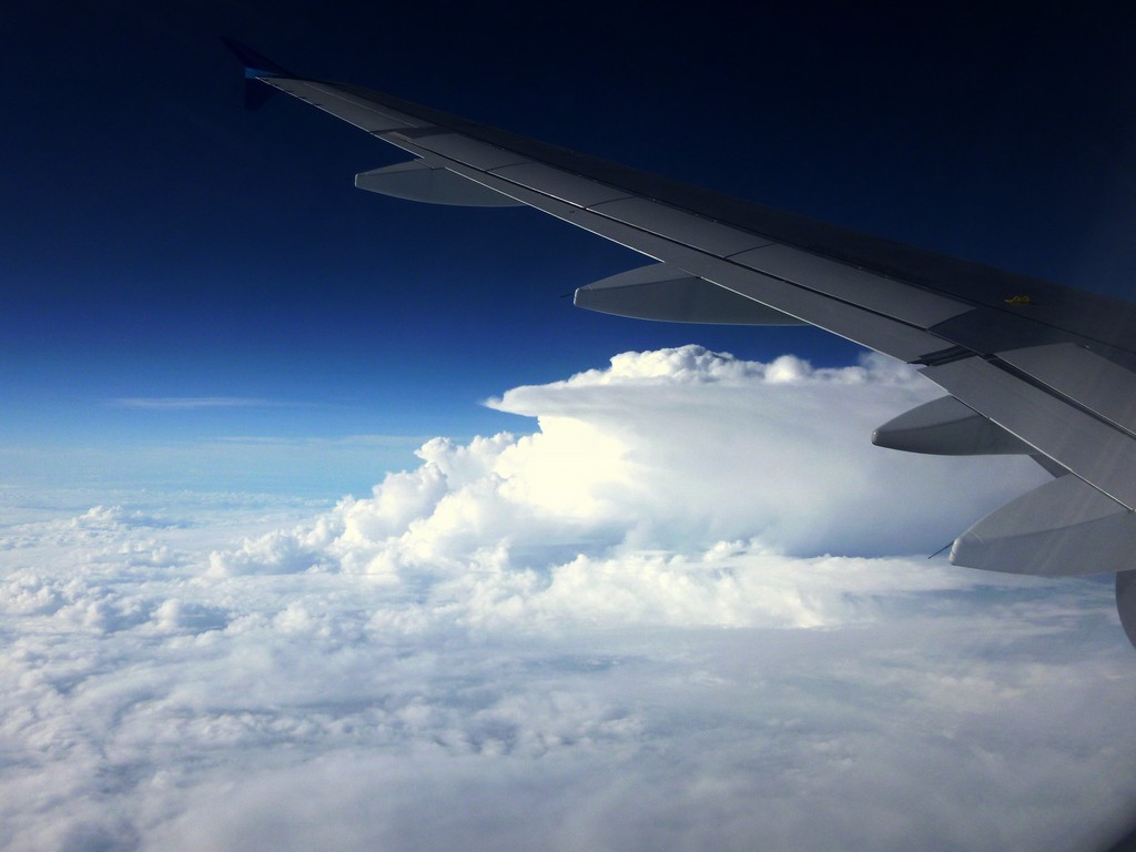 Airbus A320 contournant un énorme Cumulonimbus Vol Aircalin Melbourne Nouméa Nouvelle-Calédonie