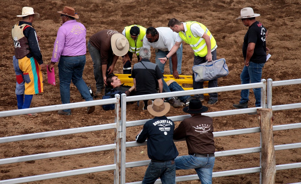 Spectable rodéo blessure médecin secouriste Fête de Boulouparis 2015 Nouvelle-Calédonie
