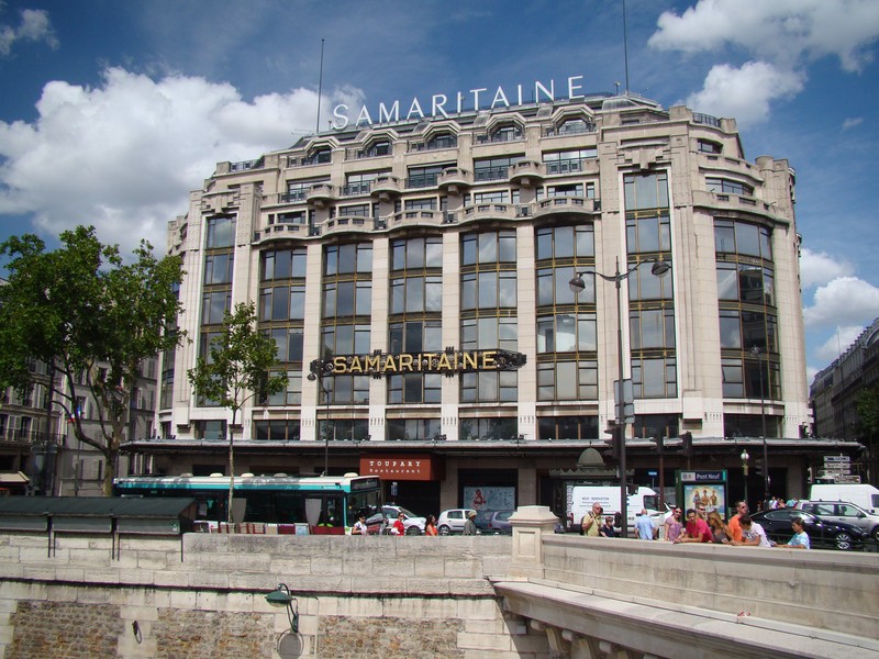 La Samaritaine Grand Magasin Parisien bords de Seine Pont Neuf Paris France