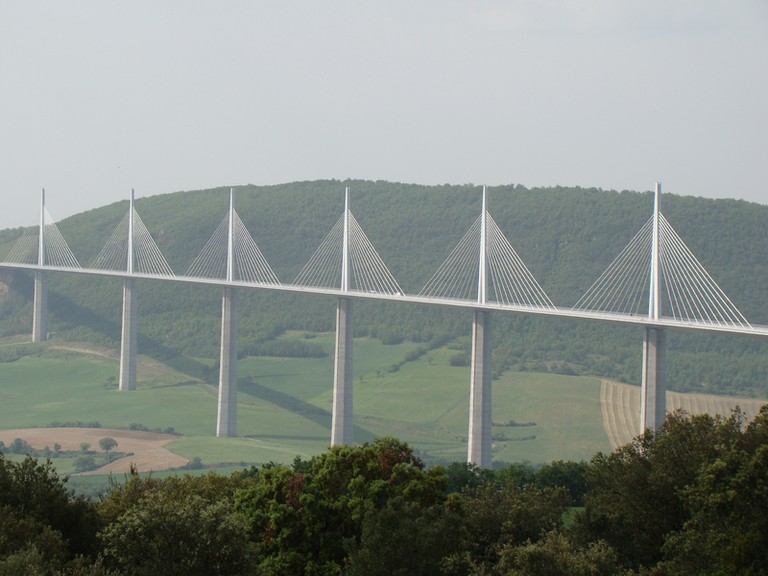 Viaduc de Millau Aveyron France tourisme visite vacances hotel cuisine du terroir