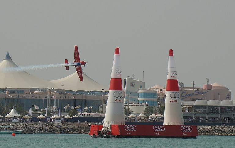 Red bull air race Abu Dhabi United Arab Emirats plane sky competition contest show