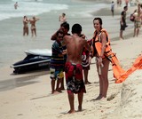 Parachute ascensionnel Parasailing parascender bellissima ragaza cute girl teen smilling patong beach Phuket Thailand aerial sport