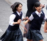 Uniforme écolière Japonnaise sailor fuku is a common style of uniform worn by female
