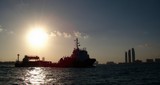 Work ship sunset Abu Dhabi United Arab Emirats 
